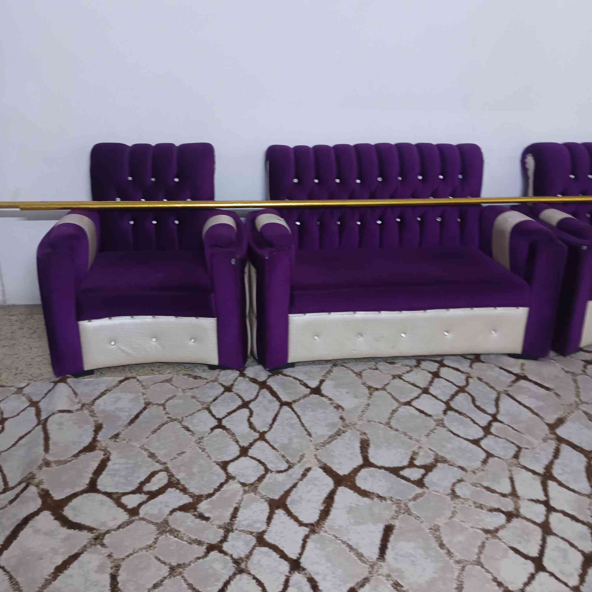 طخم ايطالي نظيف حيل للبيع السعر 225لف***********
