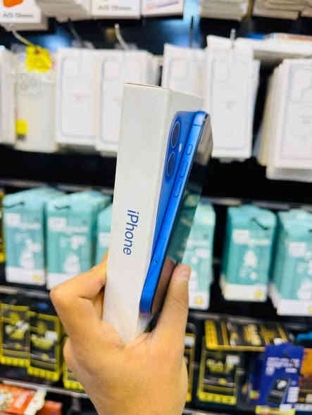 السلام عليكم للبيع 
iPhone 16 عادي 
ذاكره 128 
بطاريه 96‎%‎ 
عدد الدورات 250 
ماستر A/AA بعده داخل الضمان 
لون ازرك الجهاز جديد وممفتوح فقط بيه فطر كلش ناعم ضايع ب الزكه وبيه نقطه كلش زغيره من فوك ب الطرف ممبينات ولا مأثرات عليه الجهاز وضع شركه كله شغال وبيه مسج قطعه مستعمله بس ممبدله ملحقاته كارتونه مطابق ولزكه وكفر السعر قفل 540 الف مكاني بغداد مدينه الصدر رقمي ***********
