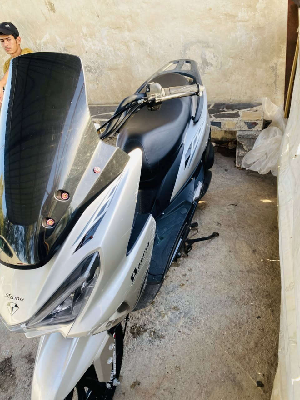 السلام عليكم دراجه نوع سترونك مكينه 150مكفوله من الفتح دراجه حلوه وجديده كهربائيات كامله وسعره جدا مناسب 500وبيه مجال للشراء مكاني كربلاء طوريج رقمي ***********
