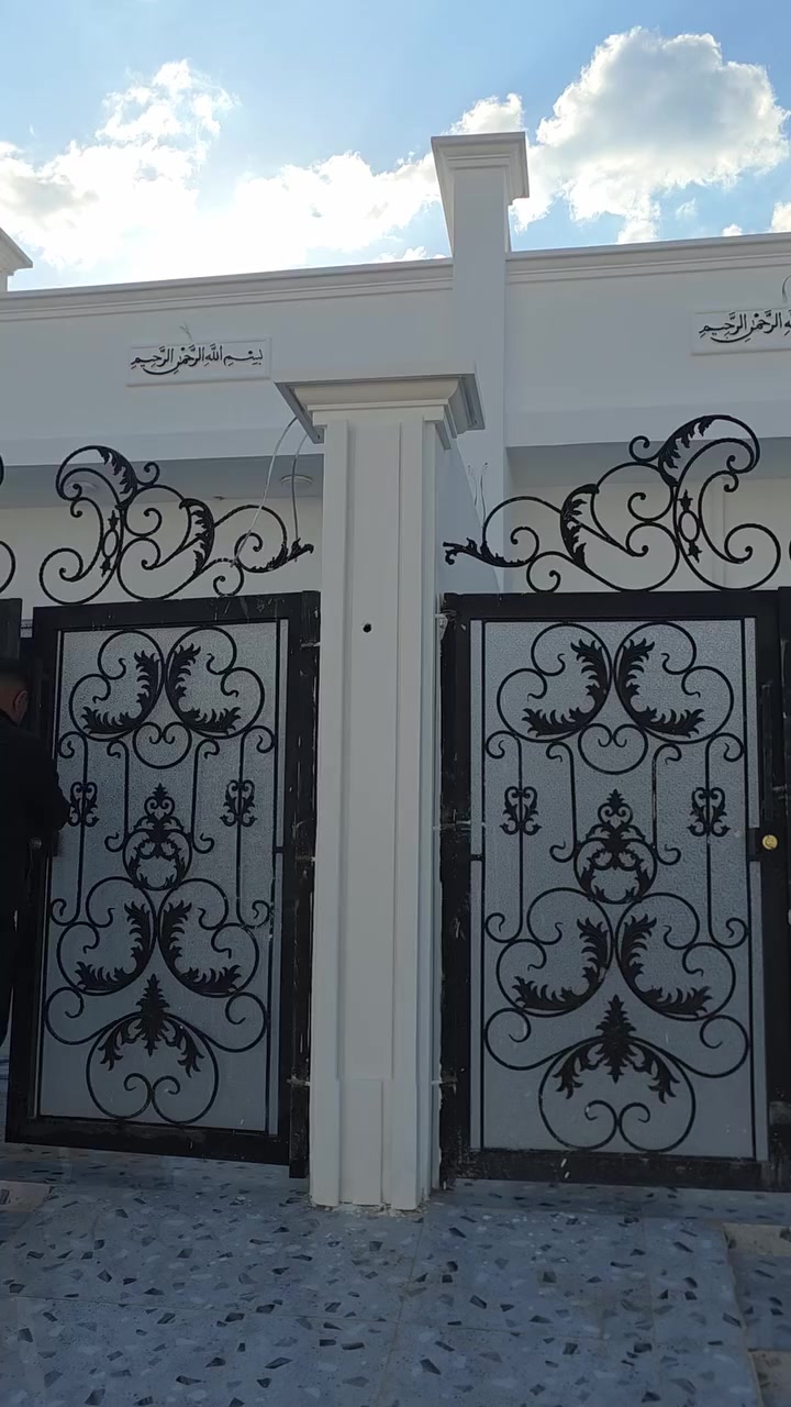 دار للبيع موقع كركوك حي الوسطي  الزراعي الدار مساحته 100 متر طابق واحد واجهيه 5 نزال 20 بناء صفر بعدما مسكون  سعر55 مليون وقابل للتفاوض خدمات ما كهرباء  وتبليط ٥٠ متر ومدرسه ابتدائيهه
 اي استفسار اتصال على ارقام التاليه
***********
