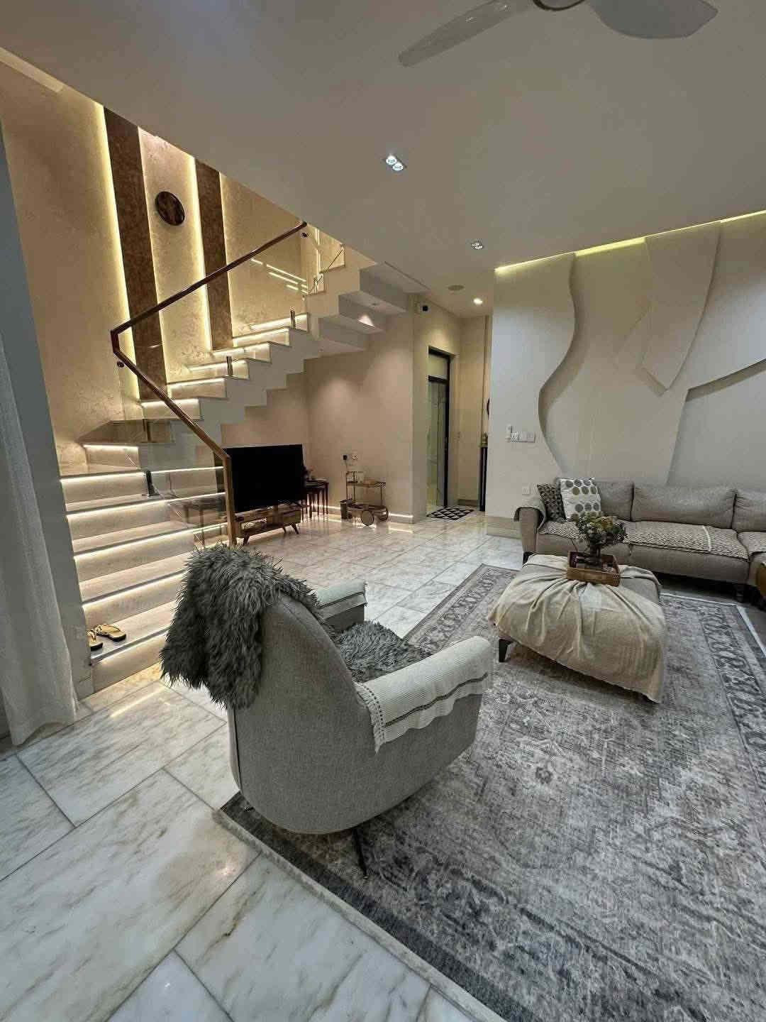 للبيع_في_السيدية
140م_خلف_جامع_الاقصئ 
دار سكني مودرن فول درجة اولى مرمر اعلى المواصفات

مربع الضباط الأقصى 
بناء 2024

الـمـسـاحـة  140  مـتـر   
الواجهة 7م   نزال 20م 

متكون من 3 طوابق ( 4 غرف نوم وصالة وهول ومطبخ وخدمات 3 ولوندري وبيتونة  وحديقة داخلية )
للتواصل ***********
