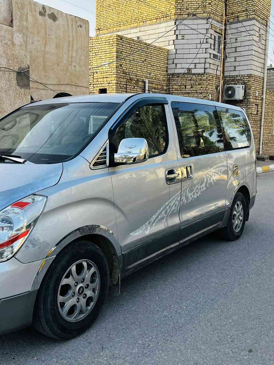 سلام عليكم ستاركس للبيع مفتوح محوره مسكر موديل 2009 كير اوتماتيك رقم بصره الماني مشروع وطني السعر 138 وبيها مجال مكان السياره ناصريه مركز 
***********
