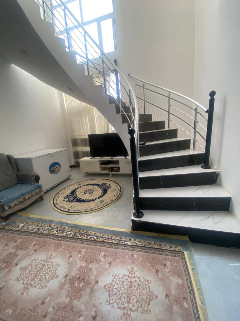 🔹 للبيع دار سكن طابق ونص
📍 الموقع: أم هليل الأولى
📐 المساحة: 200 متر
🛣 على شارع بعرض 20 متر
🏫 قريب من المدرسة الجديدة
💰 مطلوب اسكان: 64 مليون
💵 السعر : 90
✍️ والباقي بيه مجال
📞 للاستفسار والتواصل:
***********
