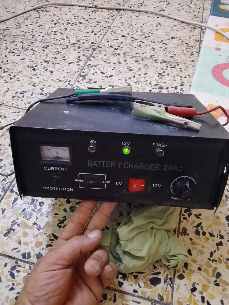 سلام عليكم شاحنت بطاريات للبيع ***********

