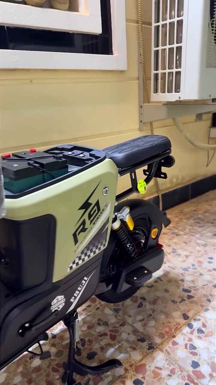 السلام عليكم ويلي الأصلي ✅
متوفر دراجه شحن R9جديده كسر كارتون🧿
بطاريات عدد 5نوع ABK🔋
اعلى فئه ومواصفات مع شاحن ويلي الأصلي ✅
للتواصل:***********☎️

