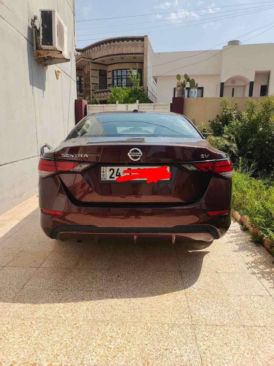نيسان سنترا 22 SV
محرك 2000 دوش شرط
كير شرط 

بصمه تشغيل 
بصمه أبواب 
تشغيل عن بعد 
تحكمات ستيرن 

رادار 

حساسات مري جانبيه نقطه عمياء 

قياده ذاتيه مثبت سرعه  
تحديد مسار 

شاشه كبيرة كامرة 

وضعيات القيادة  (ايكو،  نورمال،  سبورت) 

حجر بيئه بلادي 

تدفئه كشنات هيتر 
تدفئه ستيرن 

مانع انزلاق 

ويل كروم 
بك لايت لد 

ماشية 98 الف 

سنويه الى 2030
 
 حادث  فقط دعاميه بدون صبغ  شرط أيرباك سليمه. بيها تعديل على بارد
رقم دهوك بسمي السيارة .  السعر 143بيها مجال شي بسيط . مكان السياره موصل معرض نينوي .. رقم الشاصي موجود بل منشور 
 
شراي اتصل *********** بيع فقط...
