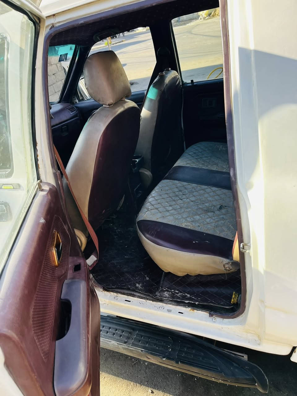 السلام عليكم بيك اب كريتول بجم تيوتا
سياره خير من الله مال جناي ومال شغل 
سياره بيها كير مكينه جمره ياباني +عنبار كلج  وبريك ياباني
كفاله مكينه وكير ورقم شاصي سنويه بسمي جديد لل٢٠٣١
مكاني بغداد القاهره


**إذا كنت صاحب هذا الإعلان وتريد حذفه لأي سبب، رجاءا أرسل رسالة إلى الدعم الفني**