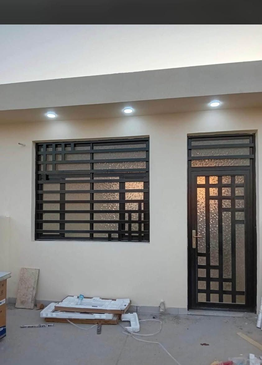 معمل حدادة الاخوين لعمل الأبواب و الشبابيك والمحجرات والسقائف وكافة أعمال الحداده أحدث النقوش والحديد الثقيل الهاتف*********** انسب الاسعار وكافت النقشات ملاحظه (25الف كرسته وعمل المتر الواحد السقيفه صطح البصرة, العراق
