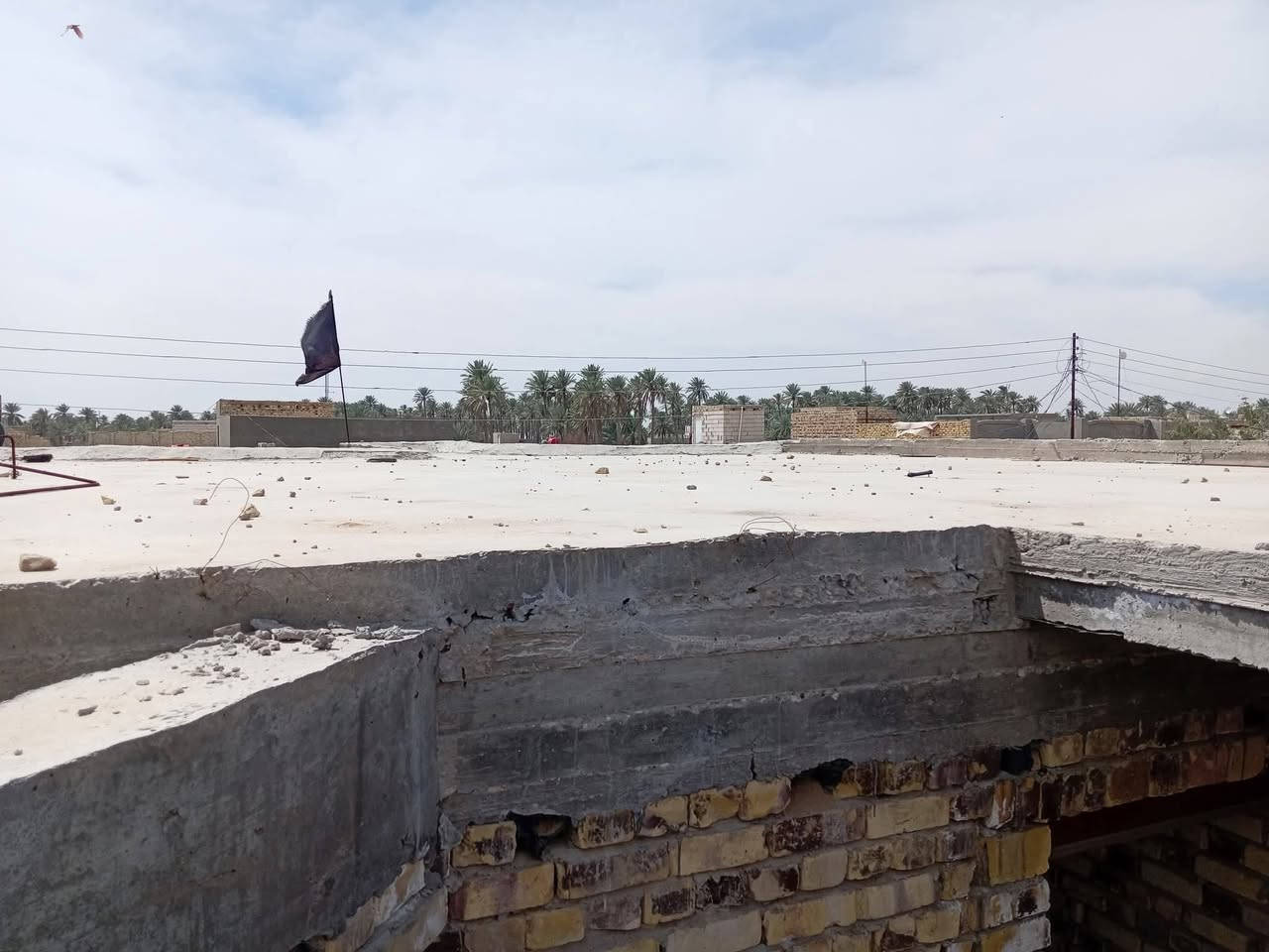 السلام عليكم
الدار للبيع في  قضاء الدغارة حي العسكري مجاور دار سيد قيصر الزاملي
المساحة 245 متر، زراعي (داخل ضمن حدود البلدية) قابل ان يطوب 
غرفة و صالة و مطبخ حار و بارد مجمع صحيات داخلي و براني 9x4,5

للاستفسار أكثر

 ***********

***********
