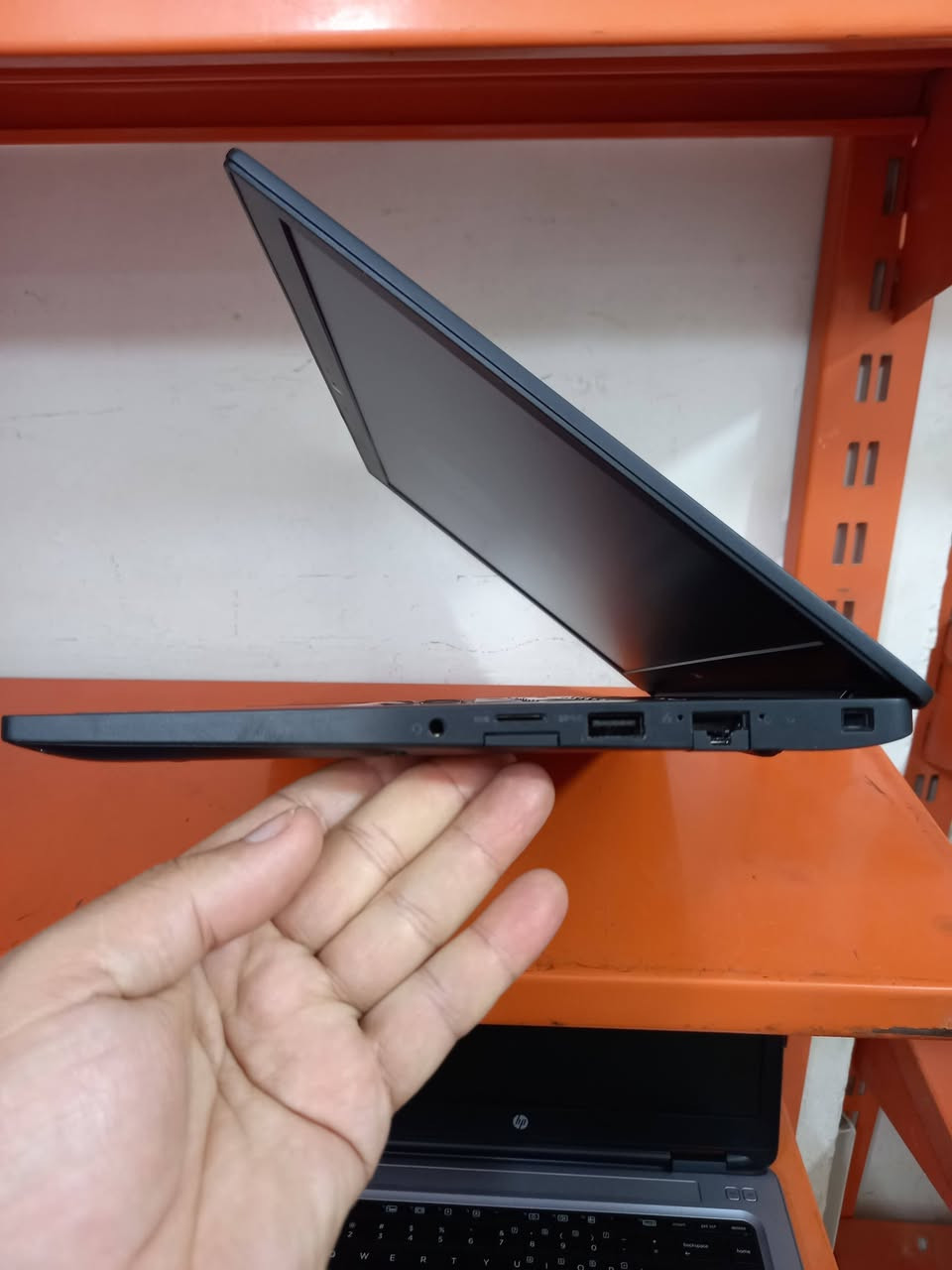 لابتوب دل dell 

الجيل السادس 
المعالج كور اي 5 الجيل 6
الهارد    256 ssd 
الرام 8.  ddr4 
كارت الشاشة  4  شير 
حجم الشاشة  14
الشاحنة اصلية 
يحتوي على منفذ تايب سي للشحن او نقل البيانات
نظام التشغيل ويندوز 10 عربي انكليزي 
الملحقات شاحنة وجنطة 
السعر  185
***********
***********
يوجد توصيل

متوفر 
تتوفر مجموعة لابتوبات بأسعار مناسبة ومواصفات
