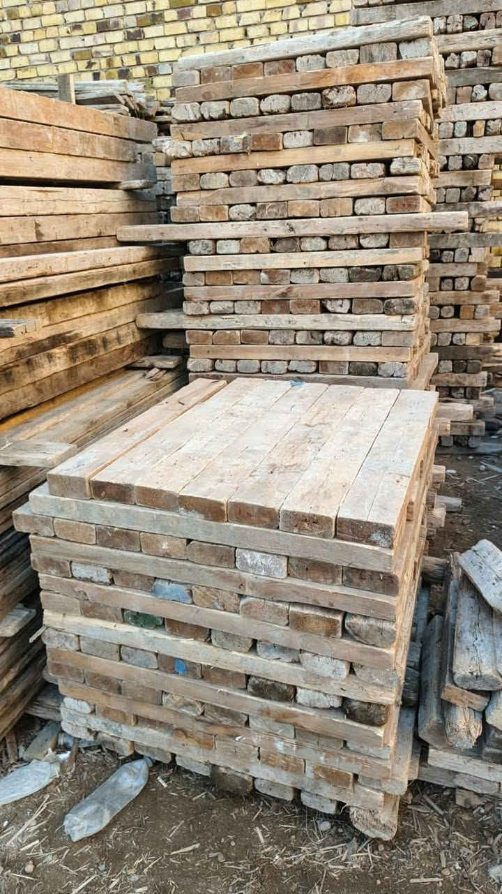 للبيع
 قالب خشب روسي نظيف
عدد 21 مكعب
عنوان الحلة هاتف ***********
