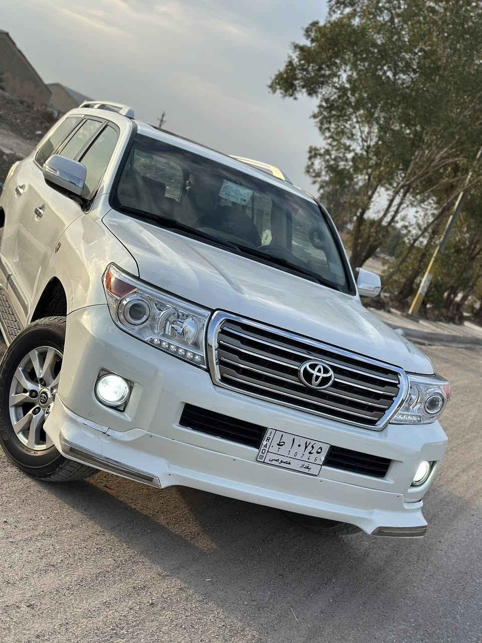 السلام عليكم خواتي لااندكروز موديل 2010السياره جديده بمعنه الكلمه مكينه 6 السياره جاهزه من كلشي فول موصفات موصفات معروفه لااندكروز تخم تاير دلوب حداديه امامي خلفي كله جديد مكينه ممفتوحه خير من الله غرفه جديده سياره ممتعوبه  يعني متصرف عليه ربع بدون صبغ بدون ضربه يعني مكفوله السعر 310وبيها مجال الشراي يتصل *********** عنوان بغداد المنصور او الكاضميه مابيه كلوب مشتغل بدشبول ابد  يعني سياره مال جناي
