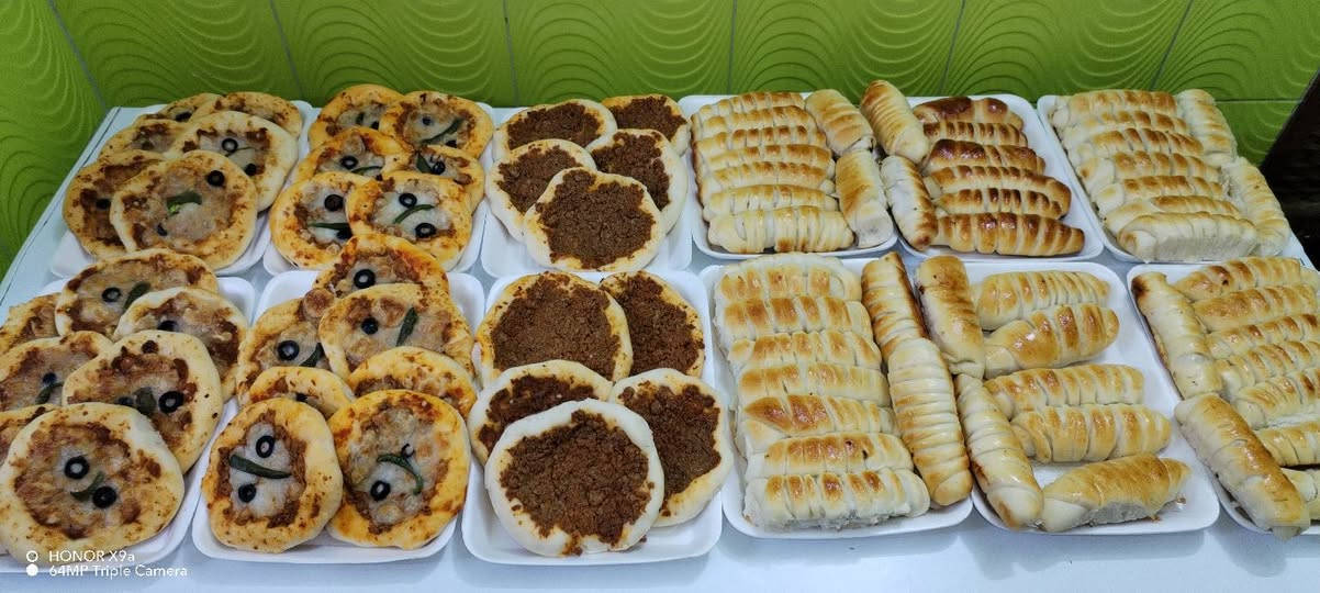 مفتوح الحجز على جمع انواع المعجنات بالحم والدجاج كل ب15 قطعه ب10 
للحجز والاستفسار على الخاص او على رقم الواتساب ***********يوجود توصيل داخل الكوت
