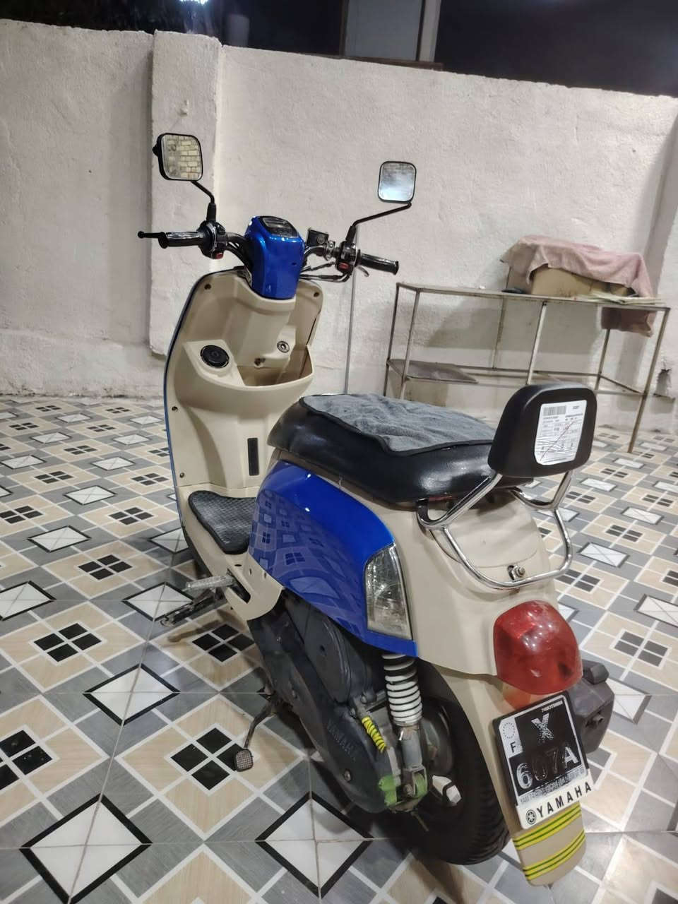 سلام عليكم دراجه بوليس نوزل 2011  للبيع الدراجه كلش نضيفه مكينته جديده شرط تاخذه تفحص اذا بيه برغي مفتوح بل مكينه انطيكياه الك ابلاش ارجع وكرر الدراجه نضيفه بمعنه الكلمه شلعه ومعدل فول السعر 950 وبيه مجال حك جيتكم ولاتكولون غاليه لان هيه نوزل وليس كابريته دراجه كلش قويه رقم هاتفي ***********
