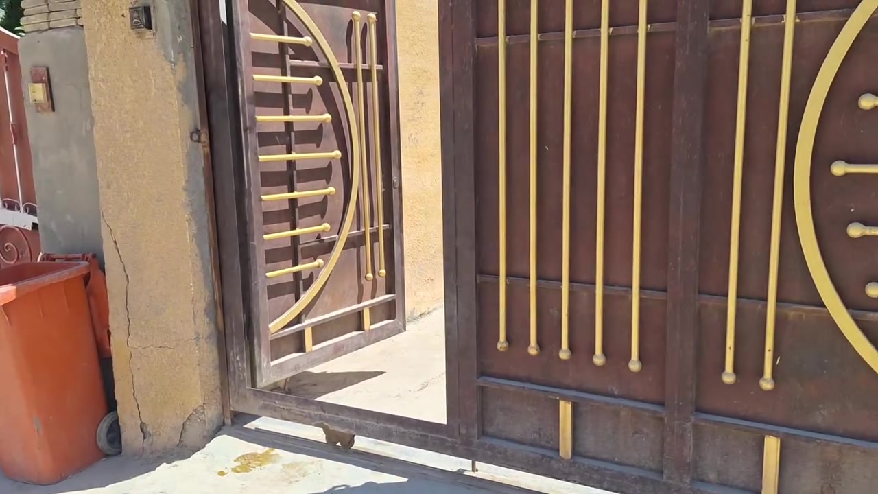 للبيع قطعة ارض مساحه ٣٧٠ متر طابو صرف تحويل باسم المشتري الواجهه ١٠ متر ونزال الموقع العطيشي حي الرسول عن التبليط ١٠٠ متر خدمات كامله تحتوي القطعه على بيت ٢٠٠ متر تحت البناء السقف عكاده طابق ونص استقبال و٤ غرف نوم وصاله ومطبخ وصحيات السعر ١٧٥ مليون مجال بسيط للشراي للاستفسار اتصال على الرقم ***********/ ابو محمد المسعودي
