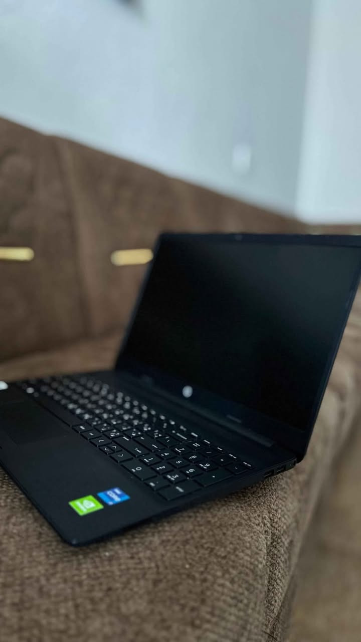 لابتوب للبيع،،، اخذتها قبل 6اشهر جديدة يمكن 8الى 10مرات مشتغله،،، اخذتها ب950الف,, بيها ضمان  مواصفاتها فول الفول نوع HP7  رايدها ب750الف,, التواصل ع الواتس اب: ***********او ماسنجر ديوانية, القادسية
