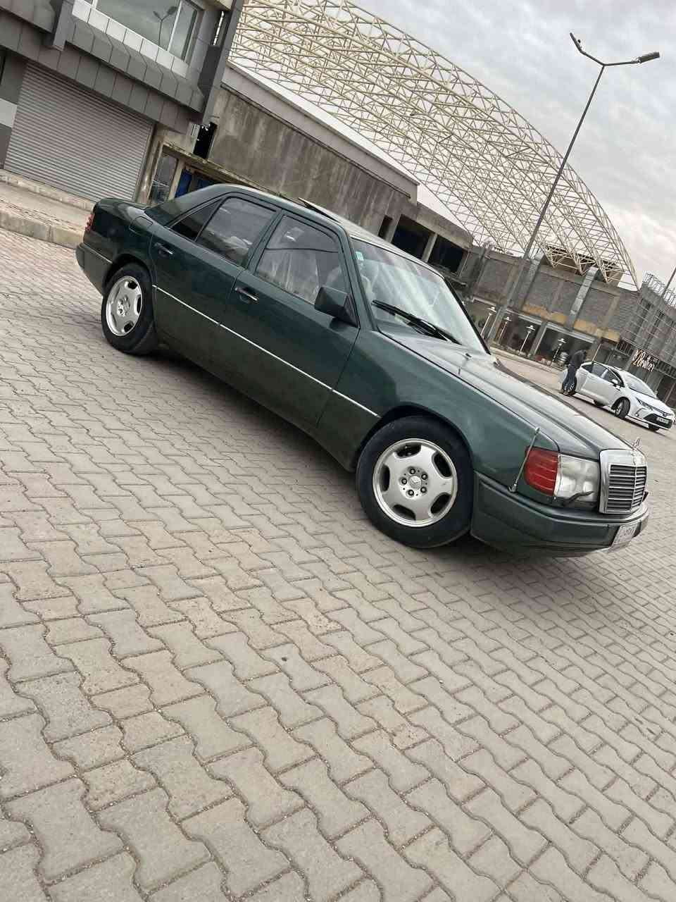 للبيع سياره مارسيدس دب 3000 بدون ضربه صبغ عااام للجماليه 4 ويل مع 4 تايرات جديد مصار يومين شاده
سنويه لحد 2029 جديد صدر امامي خلفي صار اسبوع سوينا يعني سياره جاهز من كل نواحي بشرط تحويل فقط
سعر 65 و بي مجال *********** واتس اب _ مكان سياره ديالى  خانقين
