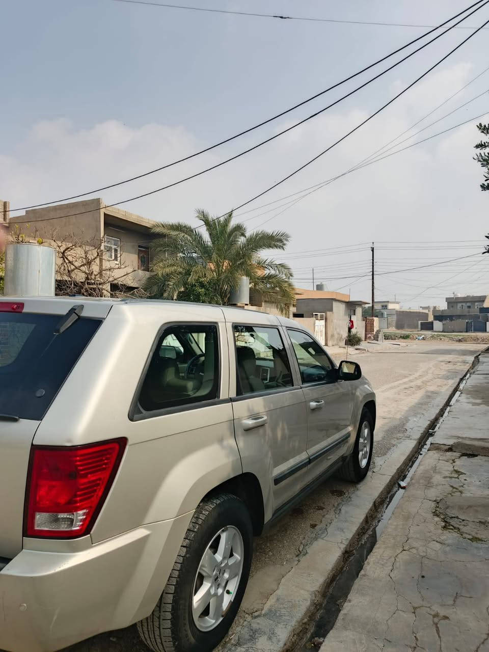 جيب لاريدو موديل 2008 كير محرك(6v) شرط مامفتوح شبر بل بونيت صبغ بدون دواخل تبريد شرط رقم تلفون *********** سعر 113 بيها مجال عنوان كركوك
