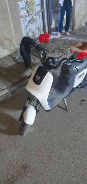 سلام عليكم دراجه شحن كلشي شغال بس بيها عطل بل حساسات السعر 175 وبيها مجال العنوان بغداد الحسينيه رقم التواصل***********
