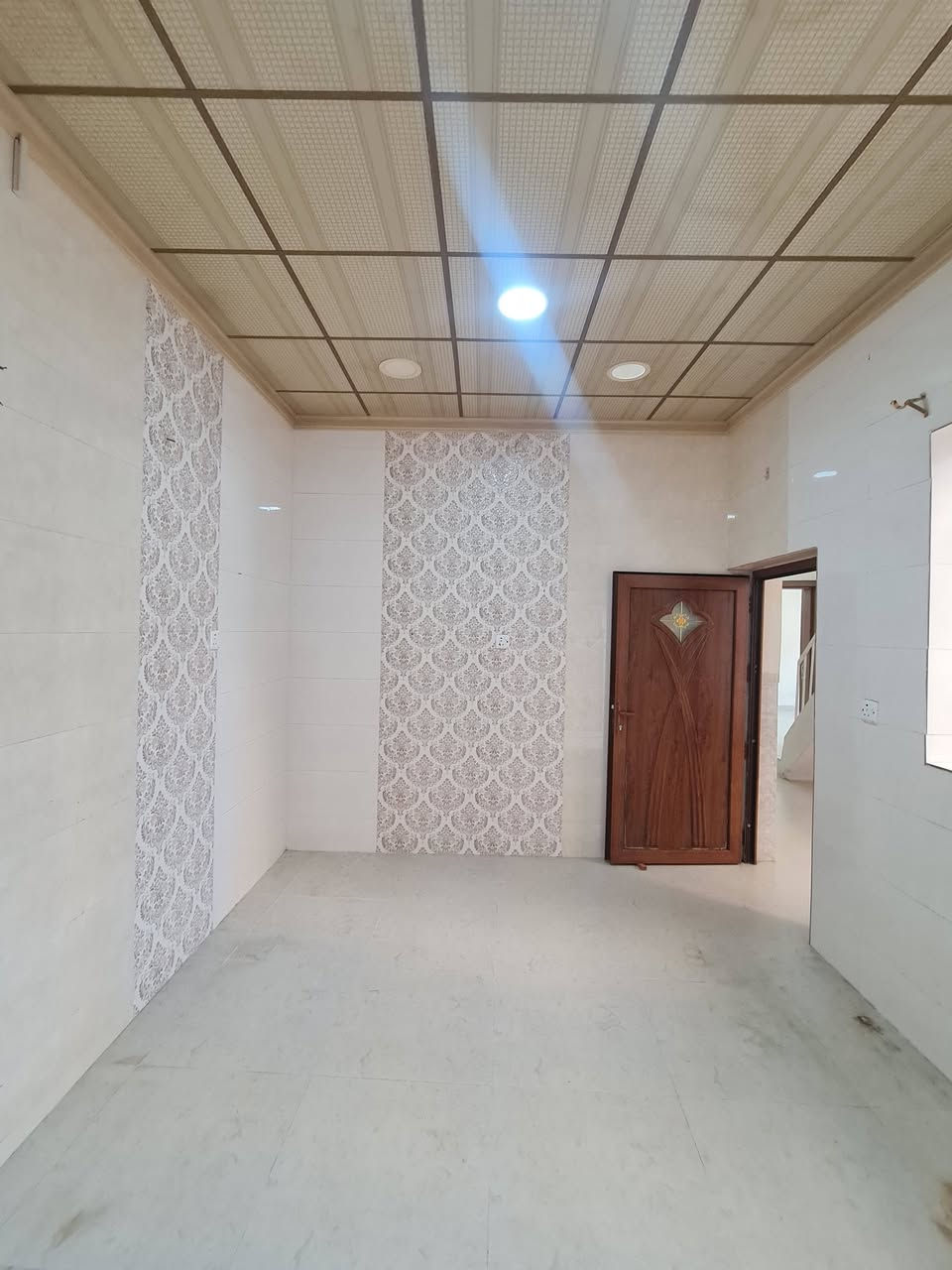 للأيجار الدار طابق واحد🏠(المساحة150م)

الموقع الدار/حي البلديات قرب متوسطة النضال للبنين

غرفتين نوم  واستقبال واسعة ومطبخ وصحيات وكراج وبيتونة وسطح 

(بدل ايجار الدار 500الف)

للأستفسار مراجعة مع مكتب الوطن للتجارة العقارات  
العنوان الموصل حي البلديات من جهة السكر قرب سانكو مول 

أو الاتصال على الارقام التالية 
كؤرك/*********** 
أسيا /***********
