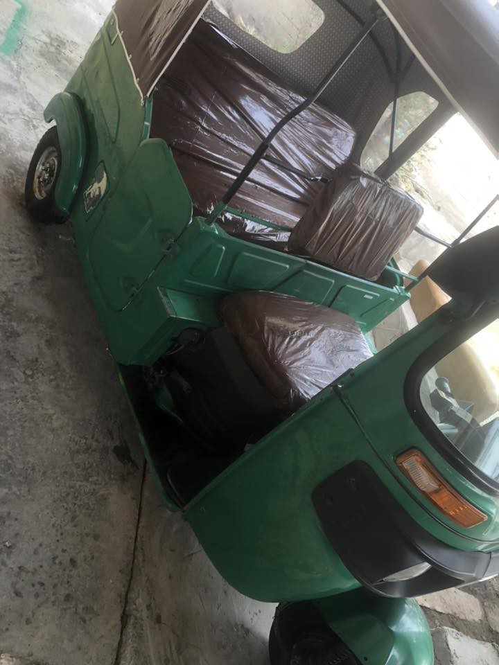 تكتك 🛺 للبع مديل 21  رقم وسنويه لبدي بيهه ضربه ولباقي شوف لعين مكان خمسميل رقم الهاتف *********** 
السعر 5ونص.
