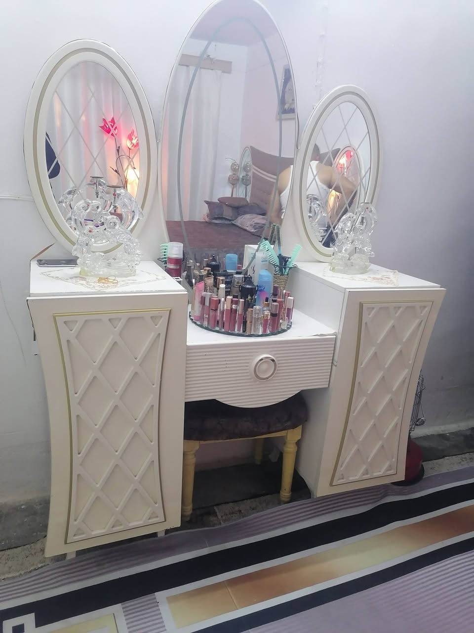 غرفه نوم للبيع شرط النظافه سبع قطع نظافه 90% رقم الهاتف السعر خاص ***********
