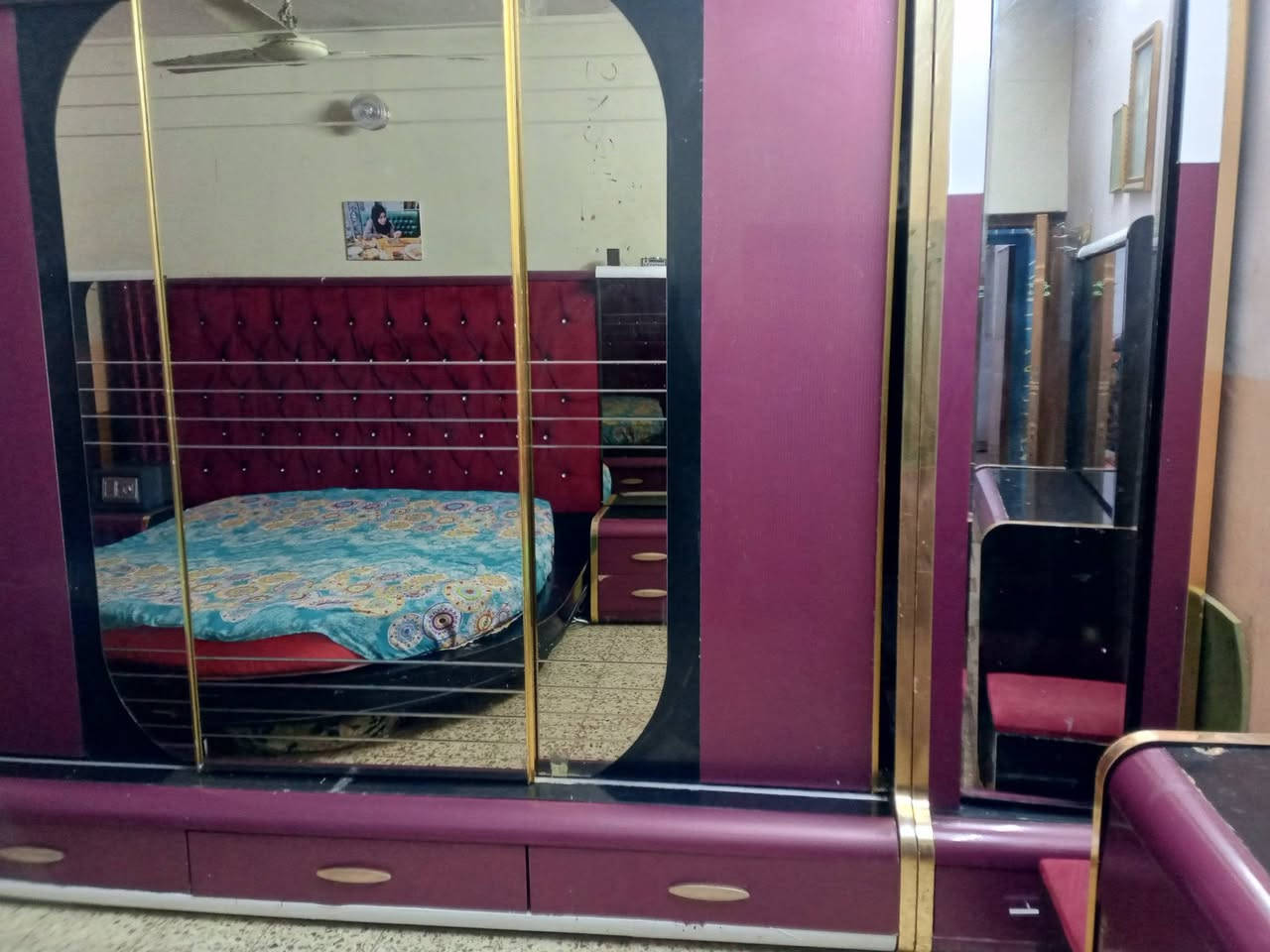 سلام عليكم غرفه نوم البيع مكان بغداد الحسينيه راشديه السعر 600وبيها مجال اتصال ع الرقم ***********
