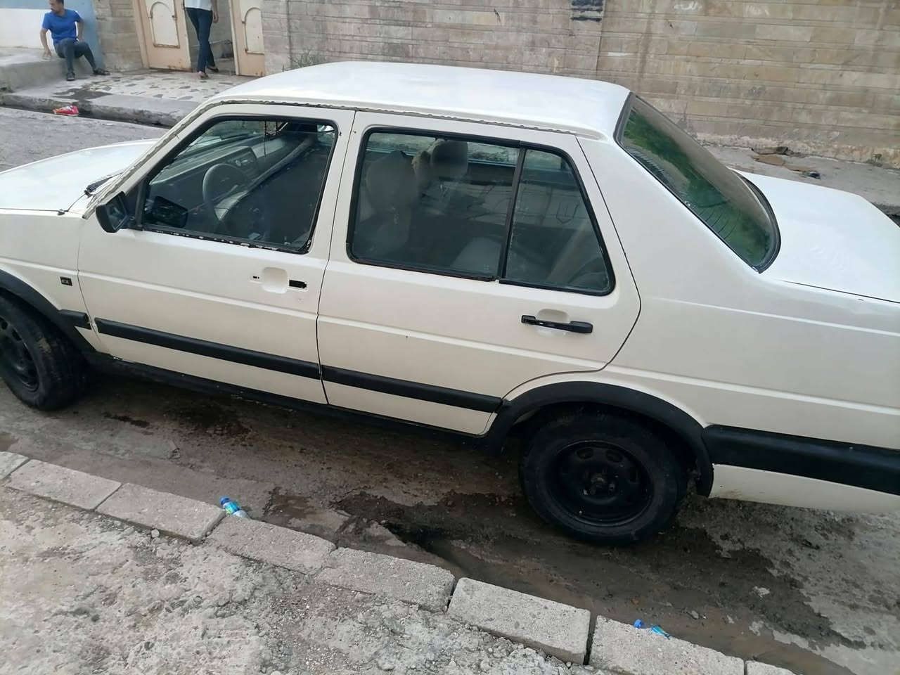 سيارة جيته موديل 89رقم انكليزي شرط تحويل كير شرط محرك 
شرط سيارة مصبوغه عام 
سعر 28وبيها مجال سيارة في الجانب الأيمن ***********
