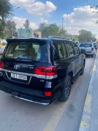 لاندكرورز 2019 SAS لون اسود ماشية 144 الكشنات مخمل  كفاله عامة عدا ارب...