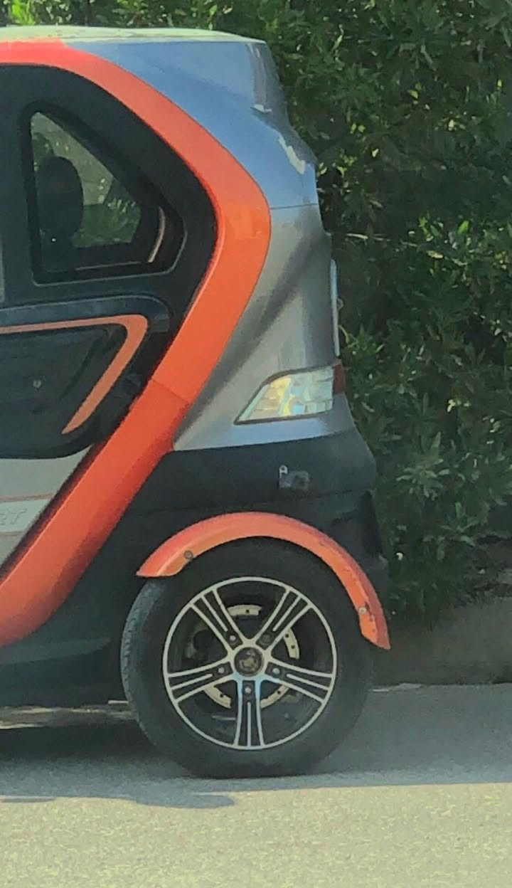 للبيع سياره شحن نفرين مفعد اماني مقعد خلفي
بطاريه ليثيوم ٦٠ امبير ٦٠ فولت 
ماطور ملف 4800 واط
سرعه 80
شحنه تمشيك 80 km 
جامات كهرب
بيها بك 
مكاني موصل
للاستفسار واتساب ***********
