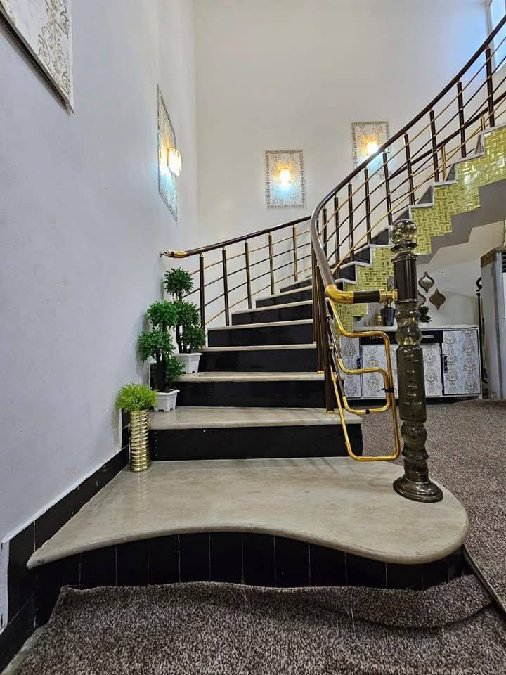 بيع او مراوس بيت او قطعه مناطق محدده نذكرها أسفل المنشور

#بيت_منطقة_الدوح_مقابل_خدمااااات_حديقه_مساحة_249م

#يتكون_من 
غرفتين كبار معزولات وصالة وبراني ومطبخ 
وصحيات داخليه وخارجيه وطااارمه بناء شخصي 2019 

واجهة البيت ديكور مطعم بالحجر بناء شخصي من خارطه مهندس 

((مراوس مع بيت او قطعه مناطق الحكم او الصدر او حي الحسين))
___________________________________
تفاصيل اكثر زيارة مكتب الجنوب للعقارات 
بأدارة المهندس حسين عيسى الشمري 

او الاتصال ***********
