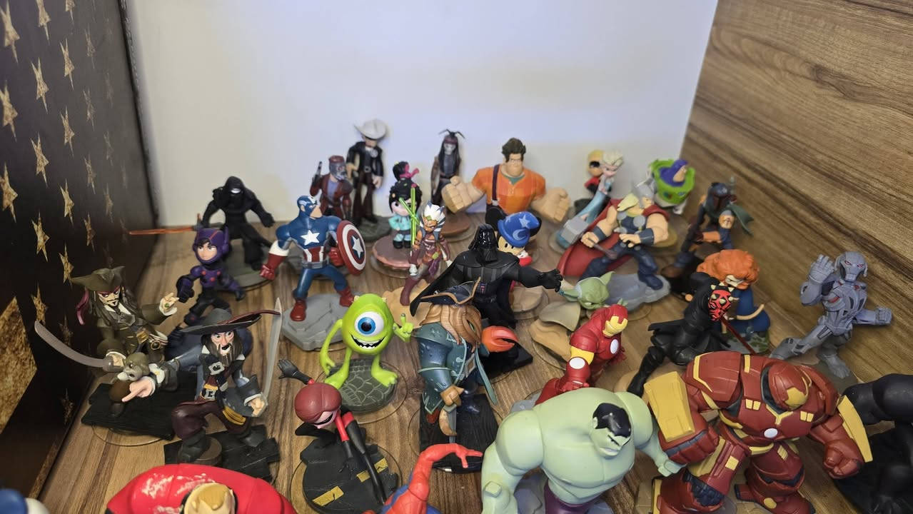 سلام عليكم مجموعه انفنتي للبيع نظافة ١٠٠% ٣٢ قطعه للاستفسار واتس اب***********
