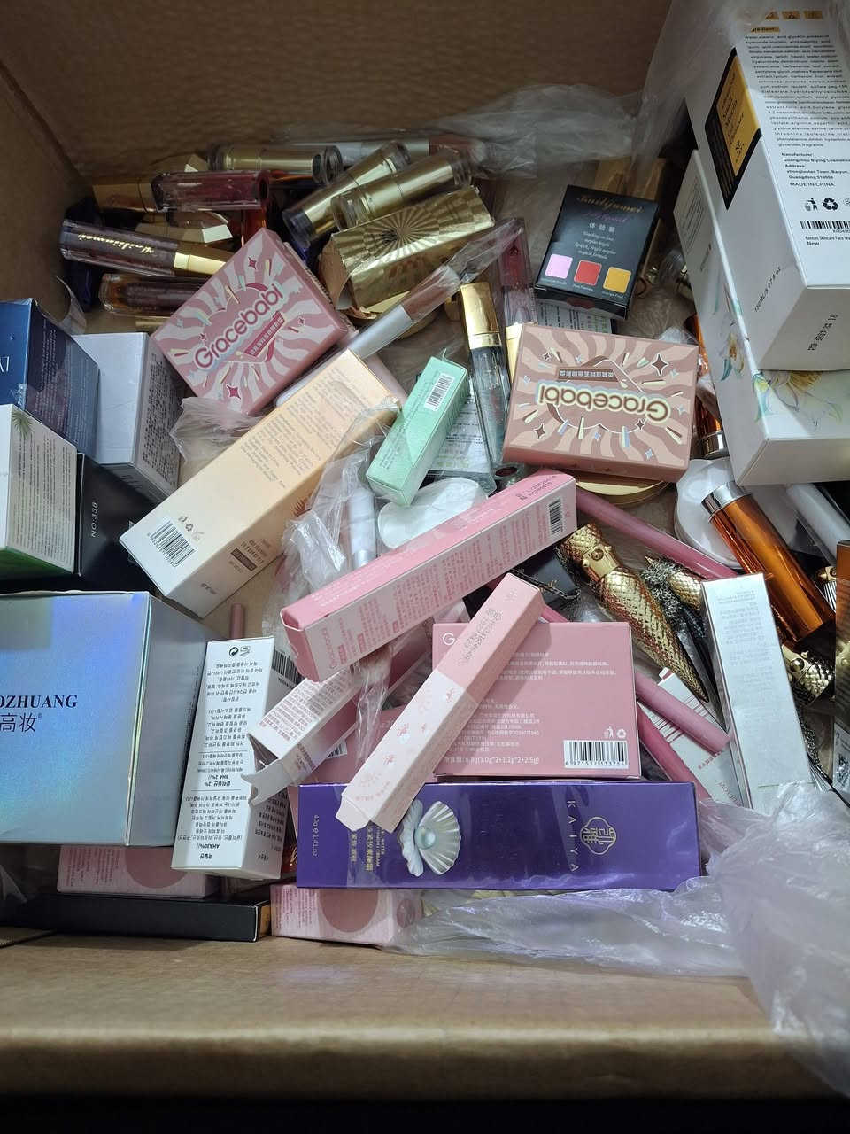 هلو بنات اجه شهر رمضان عاد الله علينه وعليكم بالخير والبركه وتعرفن البشره راح صير بيها جفاف لازم روتين وعتناء ترا مو بس ااكل هم حقها علينه 😅جبت الجن منتجات كوريه جنن مو كوبي  غسولات سيرومات مرطبات كولشي وكلاشي بضمان كوووري قح وشويه مكياج دلعن بشرتجن شبيجنننن ورخيصات 🥰🥰


**إذا كنت صاحب هذا الإعلان وتريد حذفه لأي سبب، رجاءا أرسل رسالة إلى الدعم الفني**