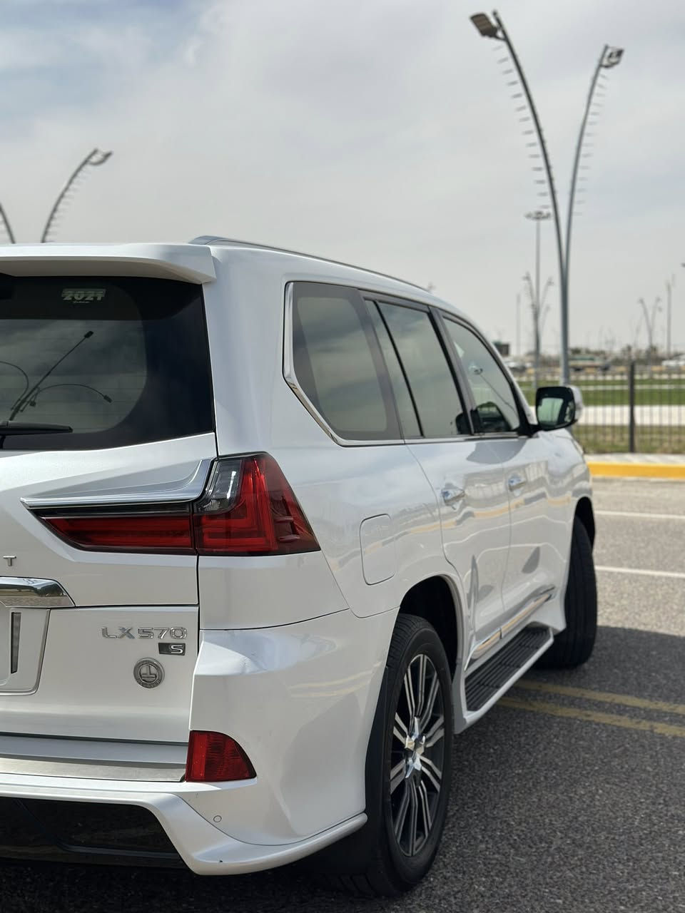 LEXUS ls 570
سياره جديد جديد 
لكزز Lx 570 سوبر سبورت
 السياره كفاله عام
موديل  2021 اصل 
بل باكيت انضف لكزز 
خمس كامرات 
حساس خلفي امامي 
رادار 
رادار نقطه عمياء
داخل مشمشي
كشن كهرباء خزن
كشن تدفأه تبريد 
محرك ٨ سلندر ٥٧٠٠ 
سلايد 
سماعات بالتكم والباب الخلفي 
شاشات خلفيه
تبريد منفصل 
بردات جانبيه 
جكات 
باب خلفي كهرباء 
كير محرك كهرباء كله بشرط الفحص مكفول 
السياره كلش نظيف وترايها كلش ناعم 
السياره بدون تبديل بدون صبغ بدون فتح 
كفاله عام من كلشي 
مكان السياره بصره 
سنويه ل 2029 تحويل ثاني يوم 
رقم الهاتف للتواصل ***********
