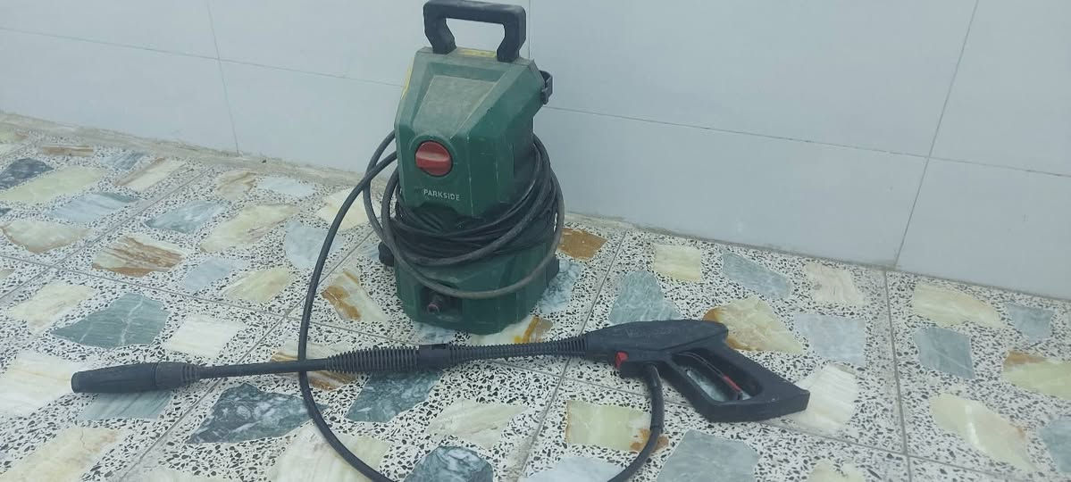 فاره غسل مستخدمه قليل السعر ٥٠ مكاني قرب كراج الاسدي ***********
