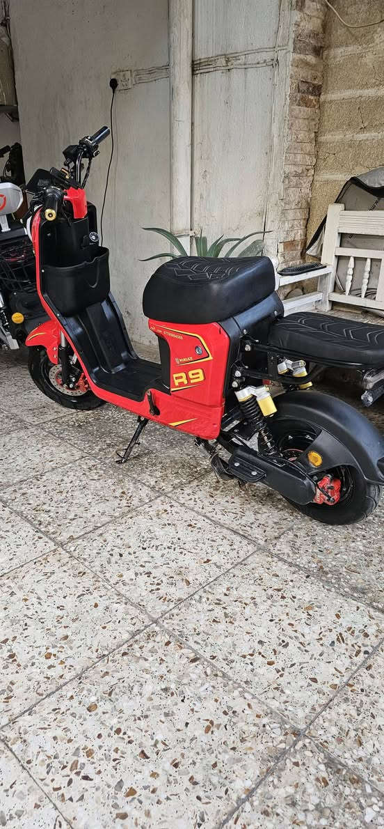 سلام وعليكم
للبيع دراجة شحن R9
فول مواصفات موديل 2025
5 بطارية استخدام شهر 
سرعة 109 تمشيك 55 كيلو متر
نظام P بارك نظام R رجوع للخلف
بلوتوث منفذ شحن 
اشارة يمنى يسرى دبل اشارة
دهن بريد دبل غاز
 السعر 425 وبيه مجال مكان بغداد حي العامل الرقم ***********
