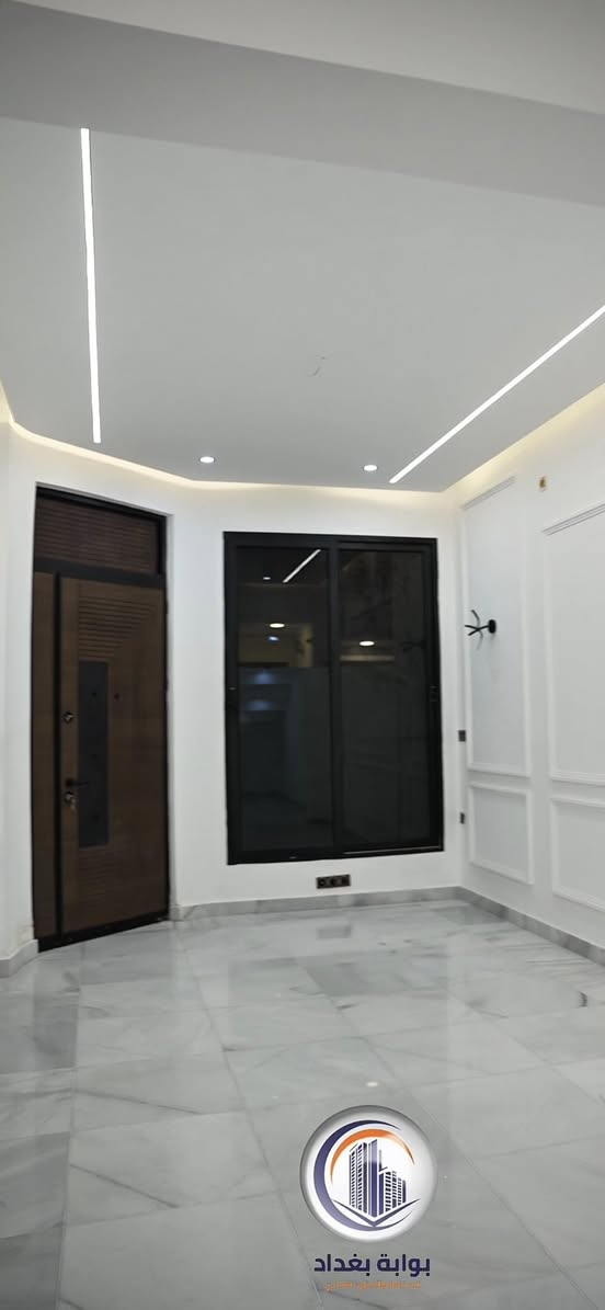 السلام عليكم دار لبيع  زراعي سند 25 ملك شخصي 
العنوان الدوره المهديه الرابعه مجاور جسر صدام 

خدمات المنطقه  كهرباء مجاري وتبليط ورصيف عرض الشارع 10 متر  

الدار. 100 م الواجه 6.25 والنزال 16 
يتكون من 4 غرف نوم 

مواصفات الدار 
1 رفت ارتفاع 50 س
2 ارتفاع الطابق الارضي 3.50 س
3ارتفاع الطابق الثاني 2.20س
4 جدران المطبخ والحمامات الواح هندي120*60
5 ارضيه الطابق الأرضي مرمر تركي درجه آولى قياس 60*60 كمال باش
6 الطابق الثاني بورسلين سعودي 
7 الدرج مرمر 
8 محجر الدرج جام مسكرت 10 م
9 الابواب ملكي درجه أولى 
10 الشبابيك الامنيوم درجه أولى 
11 تاسيسات الصحيات  مصري درجه أولى 
12 تاسيسات الكهرباء سعودي 
13 سقف الطابق الأرضي جبس بورد كامل 
14 التأسيسات كله ضمان 25 سنه 
15 الجدران سحبات ملكي 
16 نزالات سبالت دفن 
17 الواجه ملكي أقواس 

علمآ سعر الأرض 110 مليون 
والمنطقه بطابع سكني اكثر من 90 ‎%‎ 

الاستفسار اكثر الاتصال على الرقم 
***********
