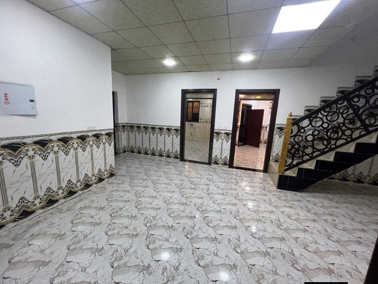 السلام عليكم
دار للبيع في مجمع جنه تكريت 👋🏾

بالمربع الأول طابقين 

 مساحته 200متر يتكون من 

4غرف نوم + استقبال + صاله + مطبخ + كراج + حديقه

ملاحظه البيت مسدد كامل وشغل جناي صاحبه مشتغله على ايده شغل درجه أولى جداً نظيف ومرتب 🏡✅ 

السعر نقداً #٩٨مليون وبي مجال

السعر قابل للتفاوض مع صاحب الدار مباشر

للأستفسار لاتصال على الارقام 

عمر الدليمي 

***********

مكتب 🏢 ابو رداد 🏢

 وشركائه للوساطه العقاريه
