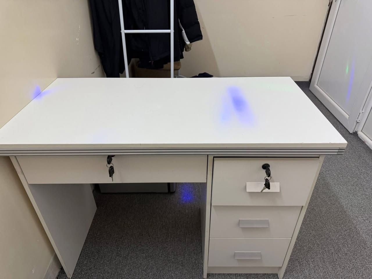 مێزێکی داری ڕاقیی هەرزان..
سەرەتا نرخەکەی 50هەزار بێ مەعامەلە و شت 
ناونیشان:هەولێر 
رەقەم :         ***********واتساپ لەسەرە 🖤

مێزێکی خاوێنە و دارە گەندەی بازاڕ نیە یەک دانەی بەردەستە  
سەرتا بەرزیەکەی : 75سانتیمە و وەکوو لە وێنەکە دیارە  
پانیەکەی :100سانتیم رێک و پێکە ئەتوانی بۆ خوێندن یاوەخود بۆ کاری کۆمپیوتەر بەکاری بهێنیت 
درێژیەکەی 94سانتیمە  

هەروها دوو کیلل خۆی لەگەلە کەم بەکار هاتووە عیساب نووێ بۆ بکە ❤️
