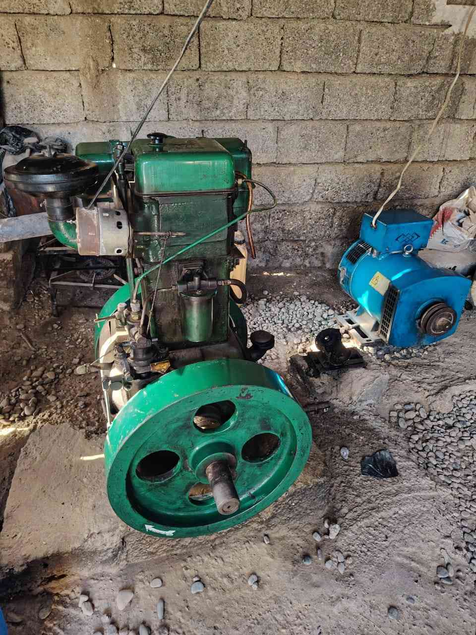 السلام عليكم ورحمة الله وبركاته
مكلف بالنشر
للبيع 
لستر توبلاند ٨ ونص  مع مولدة ١٥ K
جاهز من كلشي المكان اسديرة سفلى للاستفسار الاتصال على الرقم +***********
