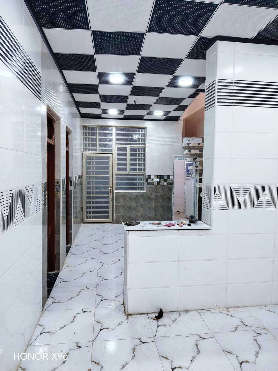 بيت لبيع مسجل بل بلديه  عنوان خلف أسواق كرار طويل قرب ساده مجاهيل غير مسكون  مربع 100 متر يحتوي على غرفه وستقبال مطبخ وصاله وتخاريج اساس كونكريت البنين طابوك سقف صب كونكريت  شبابيك تسكام بيت درجه أوله تصال على رقم ***********
