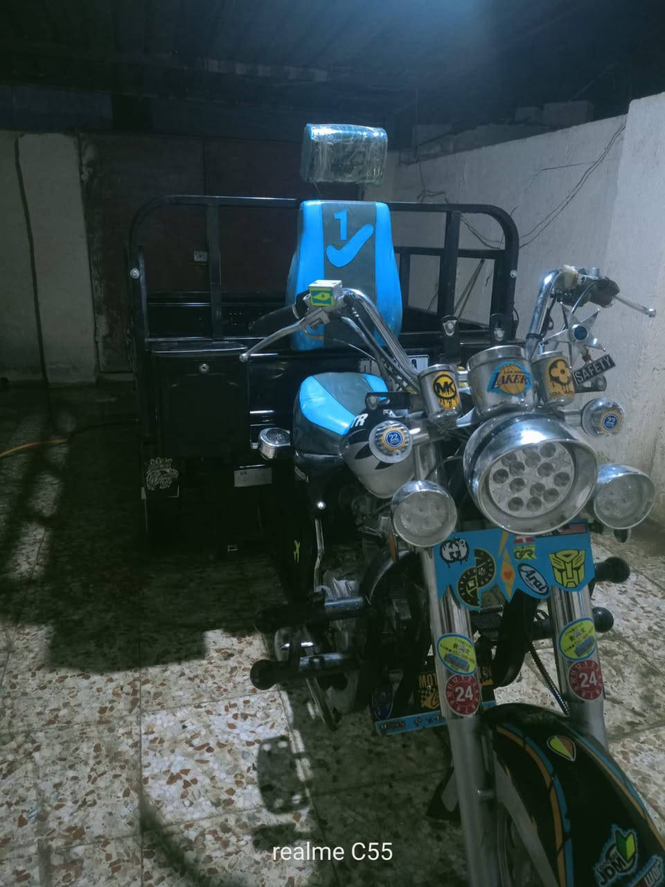 السلام عليكم ستوته MTR رقم نكليزي مدور ثاني يوم الستوته بسمي موديل 22 نضفه كدمك ستوته خير من الله مرزوقه السعر مليونين 750 وبيها مجال بصيط رقم ***********
