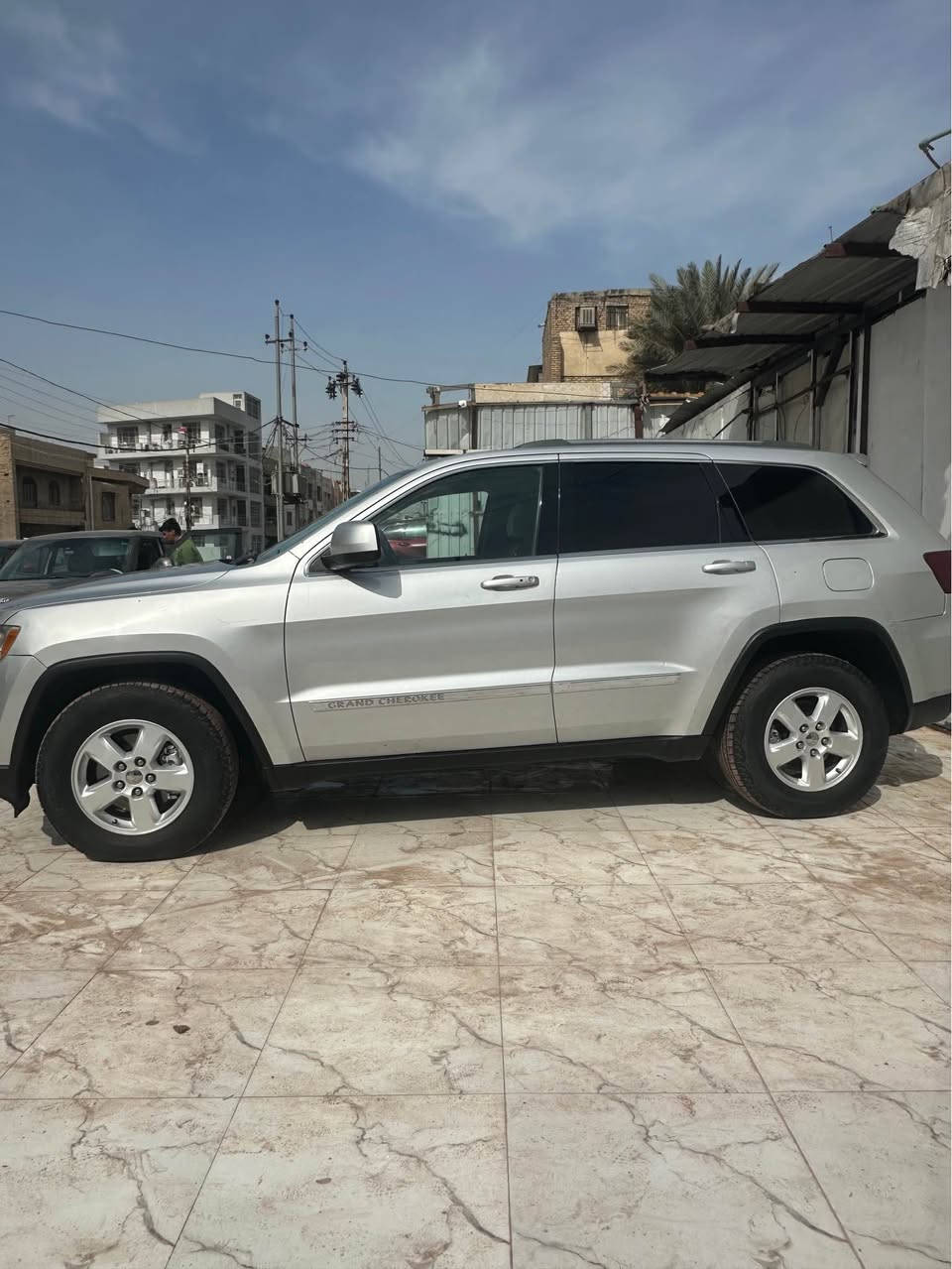 جيب ٢٠٠١١ رقم بغداد كفاله عامه عدا خشم الجاملغ الأمامي سياره بحاله جيده تخم تاير مكينه كير تبريد جيد جدا المواصفات جلد تحكمات جهتين قطعتين تبريد بصمه كشن كهربائي صدر جديد رقم إنكليزي تحويل جديد وهزه جديده باسمي السياره بدون جراد الداخل نظيف جديد والتراي بعد احلا مكان السياره بغداد البلديات ***********. ابو سيف بغداد, العراق
