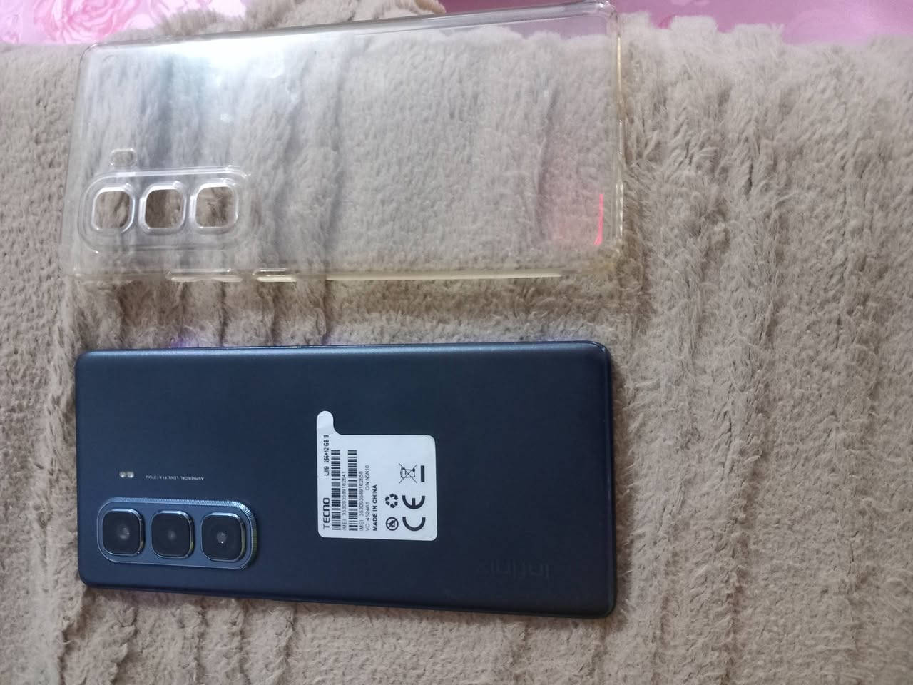 انفنكس هوت ٥٠ برو بلاس ذاكره ٢٥٦ رام ١٢ بي نقطه صغيره كلش بالشاشة مامبينه ولا مأثره ابد جهاز اخو الجديد للاستفسار عالرقم *********** مكان بالحسينية
