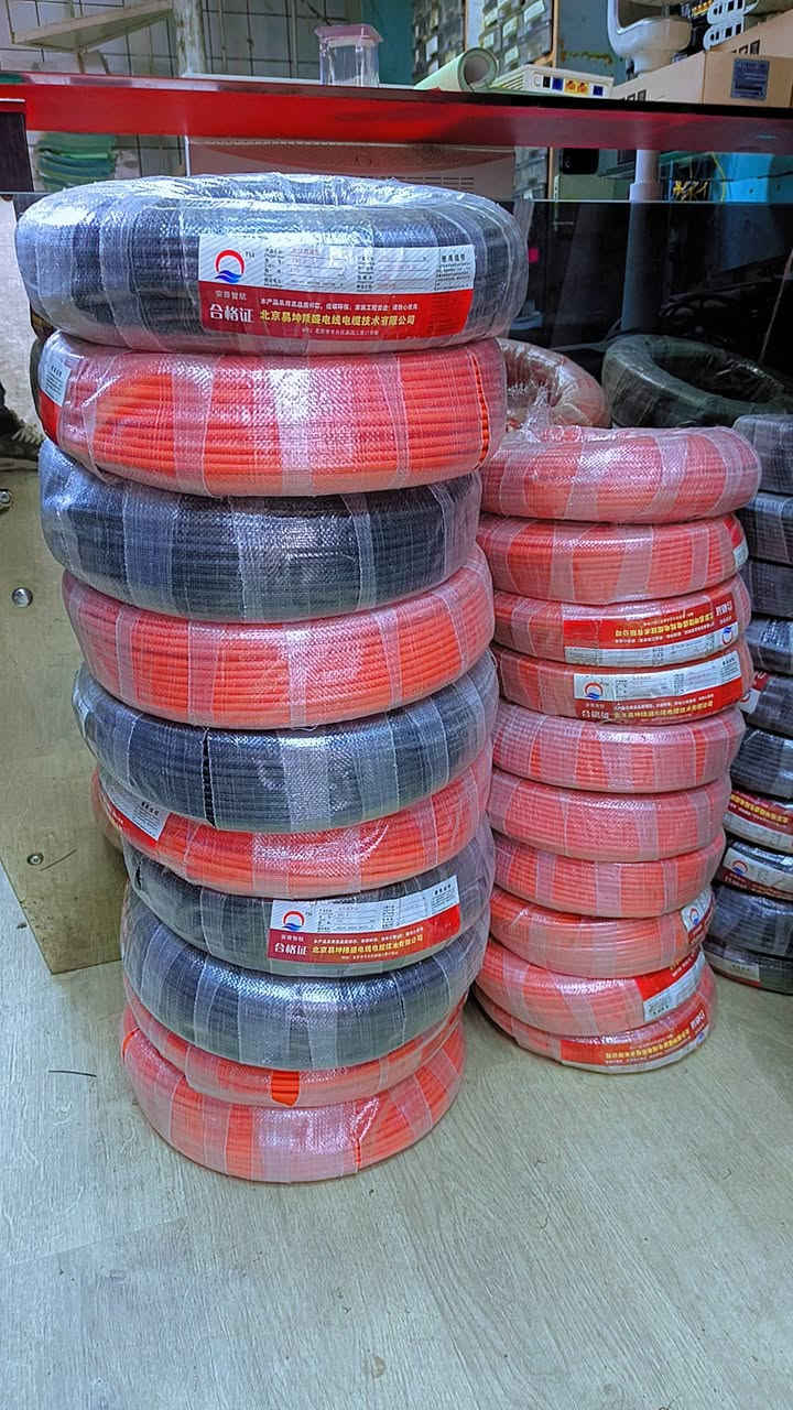 تعلن شركة أرض الرواند الشمسية ☀️🌍
عن وصول وجبة جديدة من قواطع وأسلاك DC الخاصة بالمنظومات الشمسية 🔋⚡
🔹 نحاس أصلي 100%
🔹 قياسات ستندر عالمية
🔹 عازل أحادي مقاوم للحرائق 🔥
🔹 جودة عالية وأسعار مميزة جداً 💰✅
📌 المتوفر حالياً:
🔸 Fuse 32A
🔸 SPD 40kA ⚡
🔸 MC4 أحادي 🔌
🔸 جوزة  أمبير 63 إلكترونية ⚙️🔴
📏 أنواع الكابلات والأسلاك:
▪️ 4 مليم
▪️ 6 مليم
💪 الخيار الأمثل لأداء مستقر وحماية عالية لمنظومتك الشمسية
📞 للاستفسار والطلب تواصلوا معنا
***********  
***********
