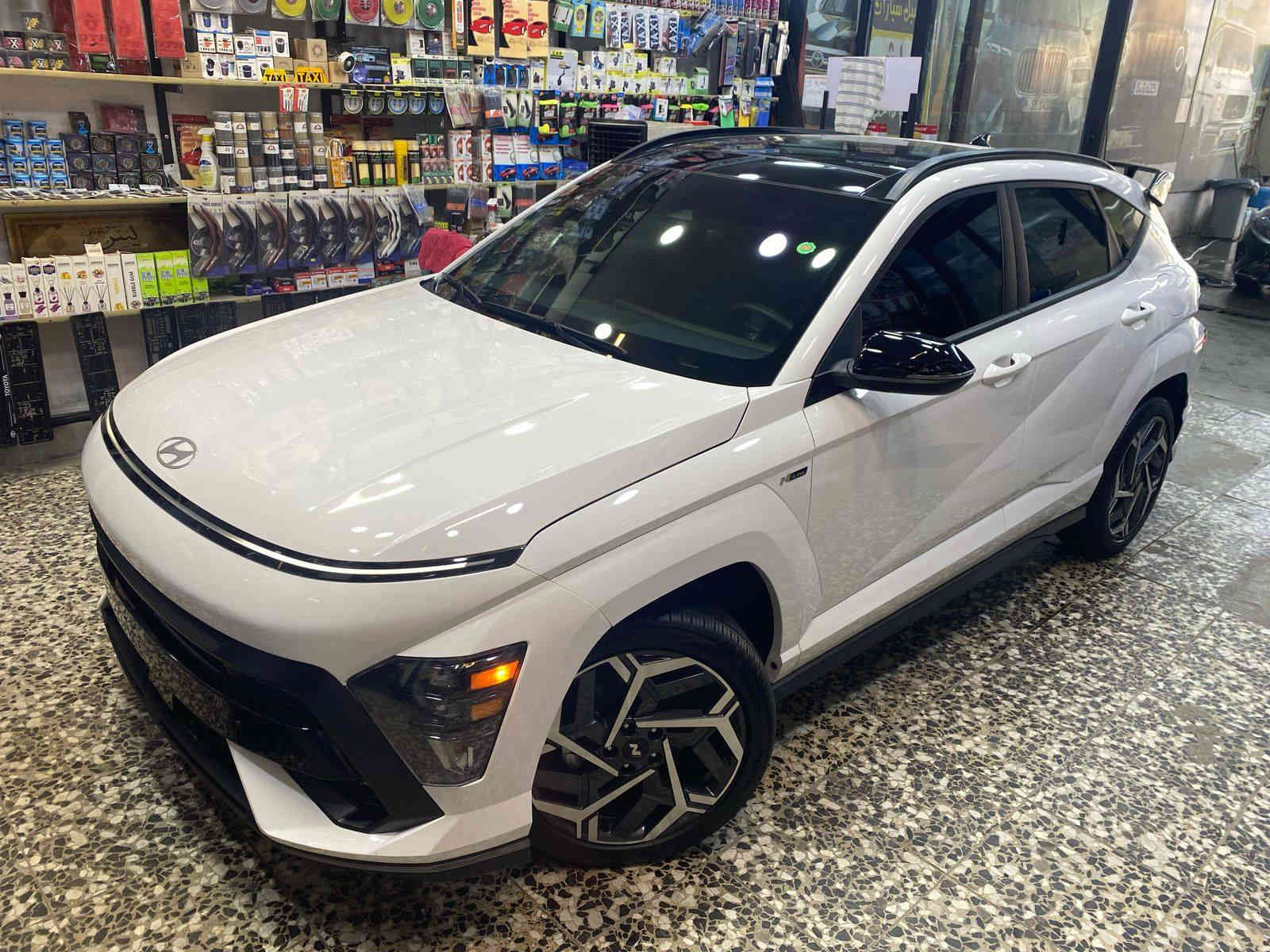 كونا  N  لاين  شكل الجديد  موديل 24  ماشية 11 ميل   ( فول موصفات 1/1 )  رقم بغداد حادثها بسيط جدا دعاميه فقط تم تبديلها نفس اللون باقي السياره  (بدون صبغ  بدون تبديل) صور الحادث مرفقة محرك  1600   تيربو  السياره جديده وما بيها نقصص
السعر  198$  وبيها مجال بسيط جدآ ( رقم بغداد) 
مكاني بغداد الكرخ حي العامل ***********
