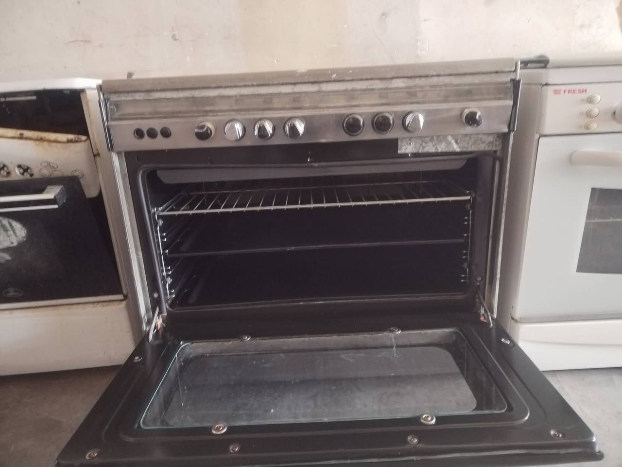 اسلام عليكم طبابيخ ٥ عيون ستيل كله شقال استفسار اتصال بل رقم***********
