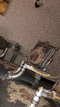 كراسي وطبلات • خشب زان • مرمر ثقيل