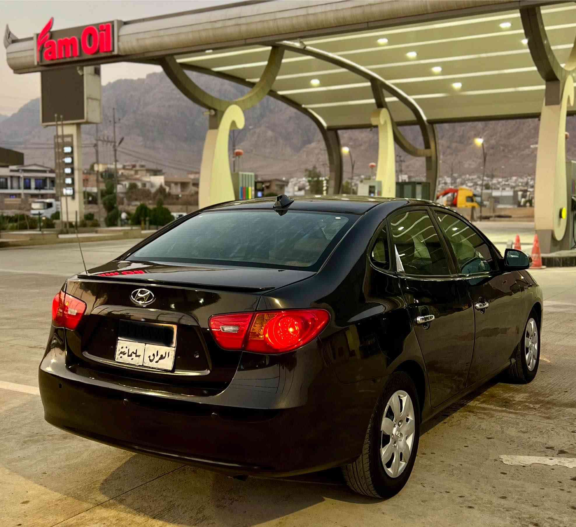 بسم الله الرحمن الرحيم(***********) 
Honda Elentra 2010 eco   ڕەقەم سلێمانی 
هۆندا ئەلێنترا ٢٠١٠ مواسفات ئەمریکی مەکینە گەورە
ئیکۆیە شاشەیە حاسەیە گێچ زینۆنە لایت ڕەشە
کوشن جڵدە ناو زەردە ئۆتۆماتیکە چەکمەجەیە
بلاجکتۆرە تعدیل سورعەیە جام کارەبایی یەدە نیکلە
ڕەقەم سلێمانیە سەنەوی بەسەرچووە ئەوەلیات بەشەرت
 ٢٤٠ هەزار غرامەی لەسەرە وەکالەی بەناوی خۆمە
سەنەوی نوێ ناکرێتەوە لەبەڕاد دەرناچێت دینگێکی گۆڕاوە
واتا نوێ ناکرێتەوە و بەناو ناکرێت ئەوەلیاتی بەشەرتە
ڕەقەم و سنوی اصلی لەگەڵە وەکالەی بەناو خۆمانە
بۆیاغ عام کراوە لەسەر کاڵ بوونەوە زۆر ڕێک و پێکە
یەک چاڵ یەک قوپاوی و شوختی نییە سەیارەکە
پێشی کەمێک لێدرانی هەیە لای سەیاق ئێرباگ نەتەقیوە
شانسی و سەرە دەبڵ نەگرتوو بەشەرت 
گێڕ و مەکینە و کارەبایی بەشەرت ١٠ فیتەر 
یەک دینار مەسرەفی تێدانییە سەیارەکە زۆر مەزبووتە
تەبرید سارد و گەرمی مەزبووتە تەقە و رەقەی نییە
سعری ٥٦ گەڵا و مەجالێکی کەمی هەیە شوێن ڕانیە
‎*********** ڤایبەر و واتسئاپی لەسەرە رانية, السليمانية
