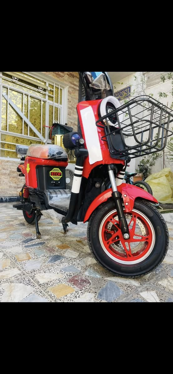 سلام عليكم 

للبيع دراجه x900 موديل 2026 بصمه تشغيل +سويج 
4 نمر 
MP3
نضام R بك  
 6 بطاريات جديده 72v تايرات جديده بريك دسك مكفوله كفاله عامه سعر 500الف وبيها مجال 
اتصال ***********
مكان بغداد الجديده
